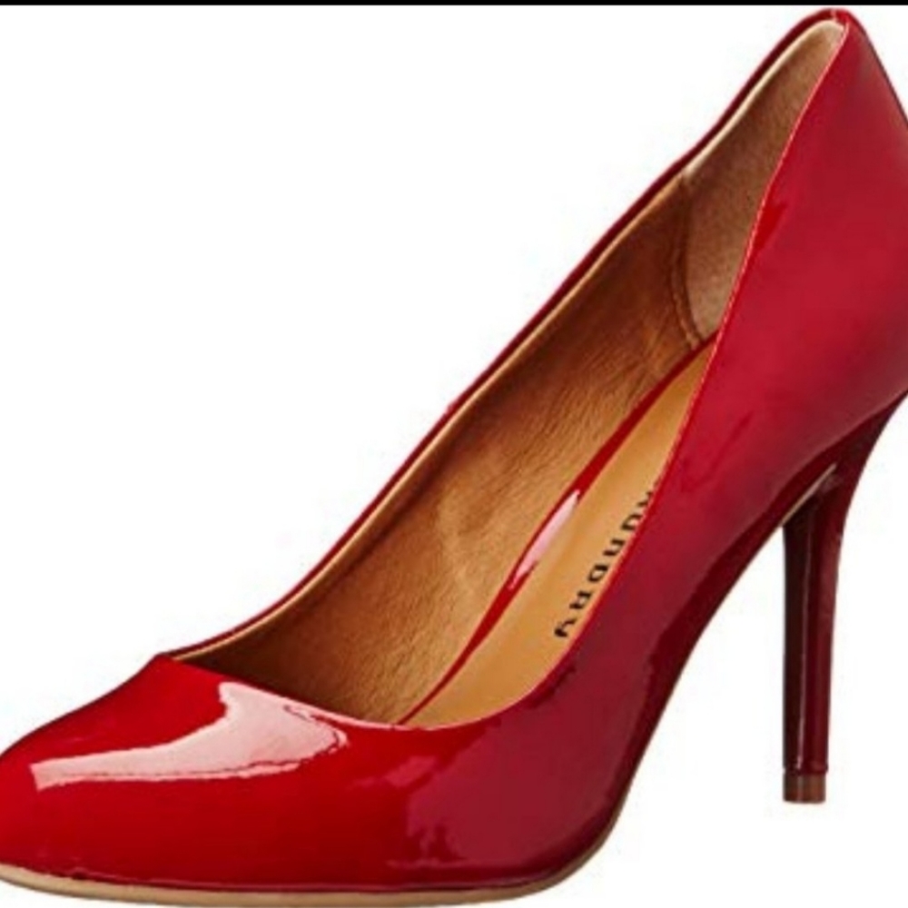 Like New Chinese Laundry Palace Round Toe Pumps